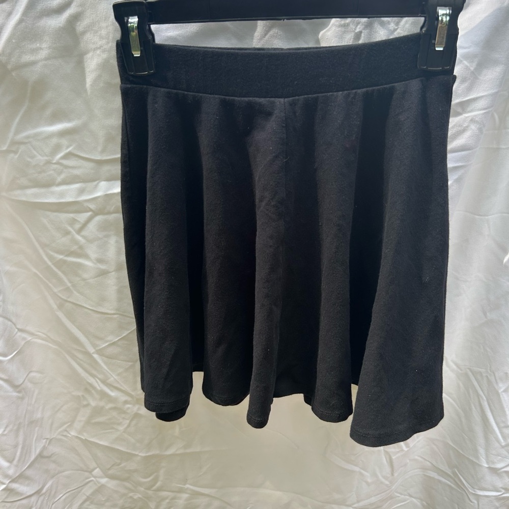 Black flowly skirt